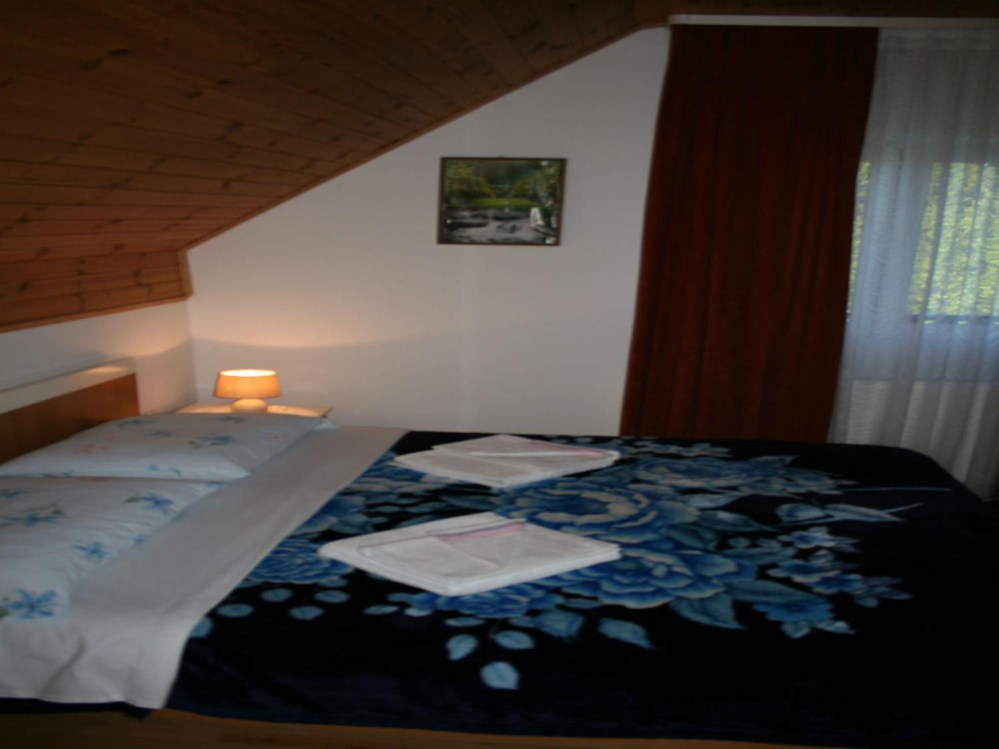 Adriana Guesthouse Jezerce Quarto foto